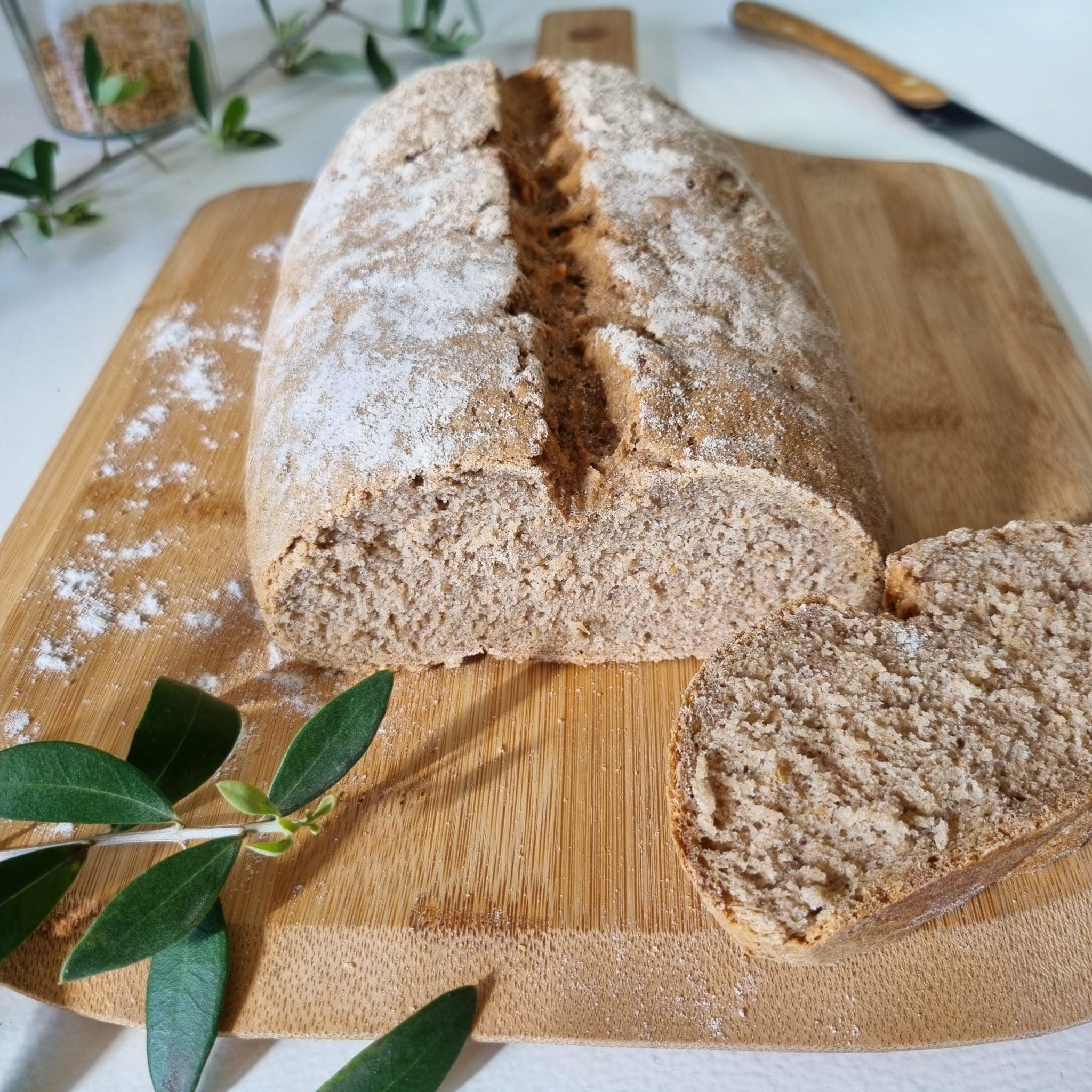 Pain complet maison au seigle tranche