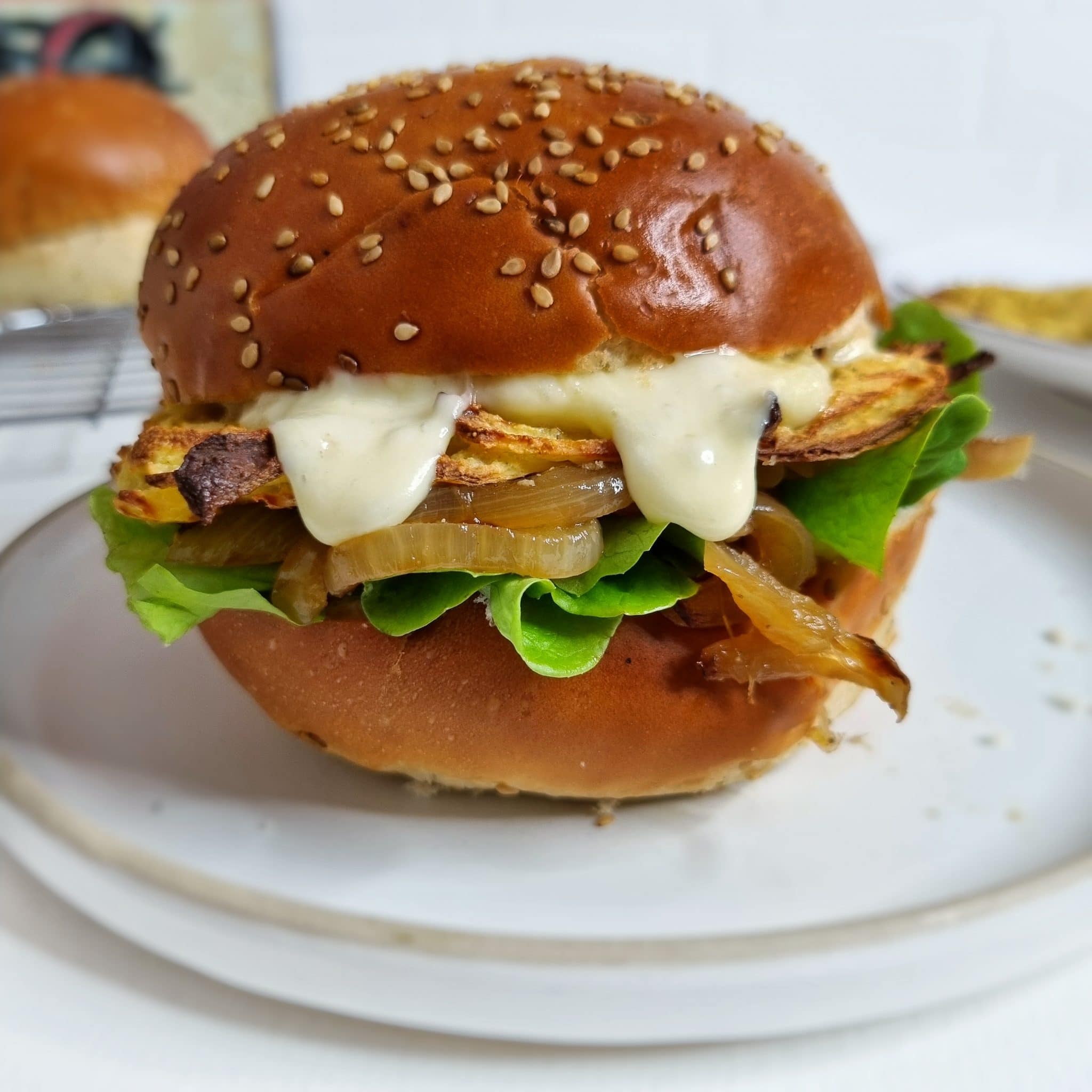 burger végétarien savoyard avec fromage à raclette
