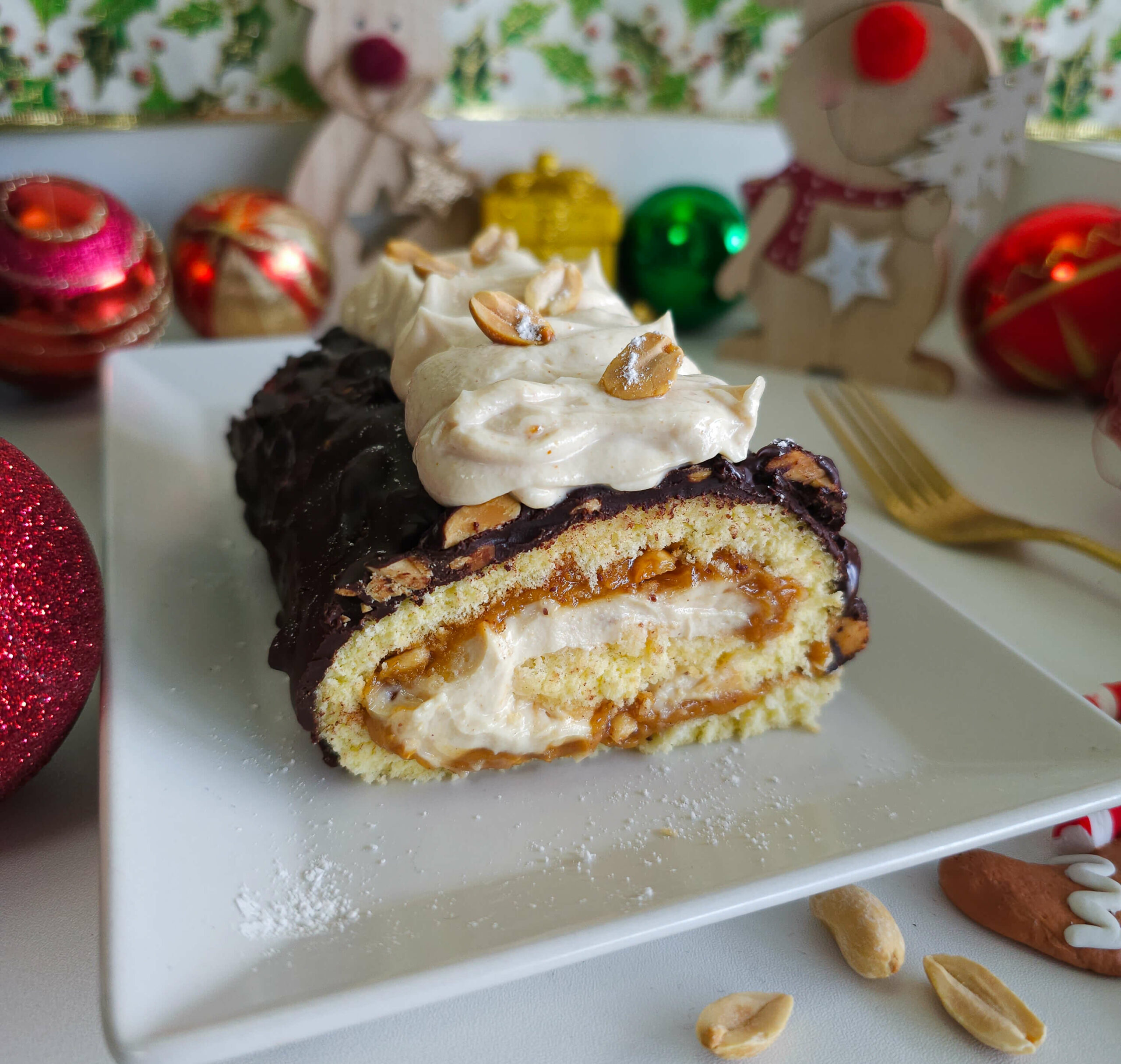 Bûche de Noël façon Snickers : caramel cacahuètes et chocolat