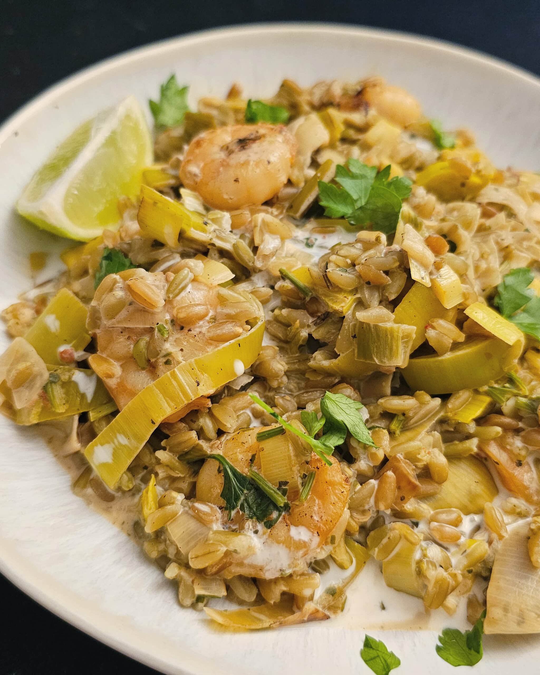 épeautre crémeux, poireaux et crevettes citronnées